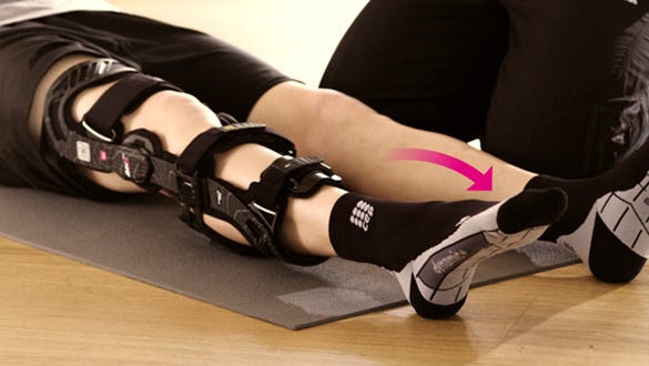 Stretch the ankle joint, exercise to activate the thigh muscle