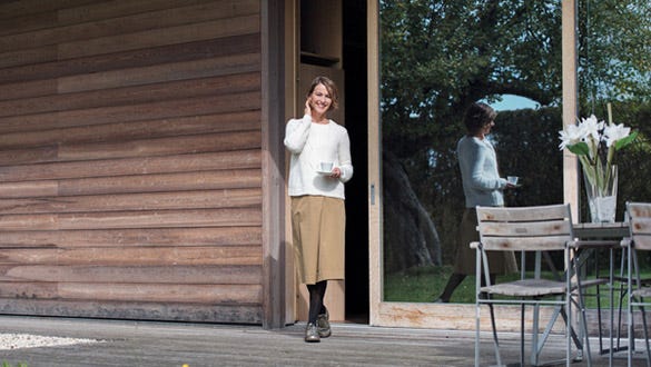 woman wearing stylish clothes despite her medical indications and being forced to wear orthosis 